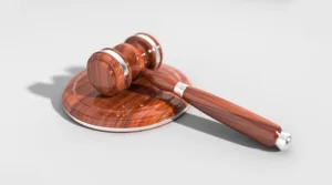 gavel-2492011_640-300x167 1