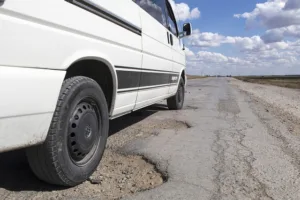 pothole-1703340_640-300x200 1