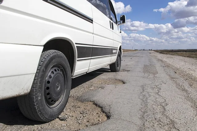 pothole-1703340_640